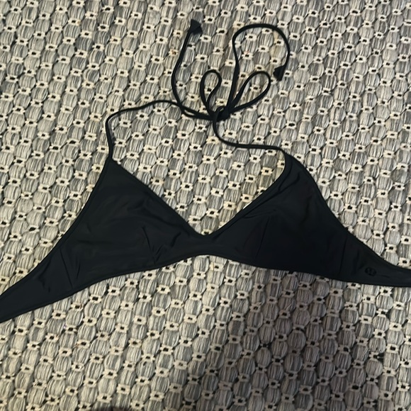 EUC Lululemon reversible bikini top sz 4. Can be worn halter or cross back. - Picture 4 of 5